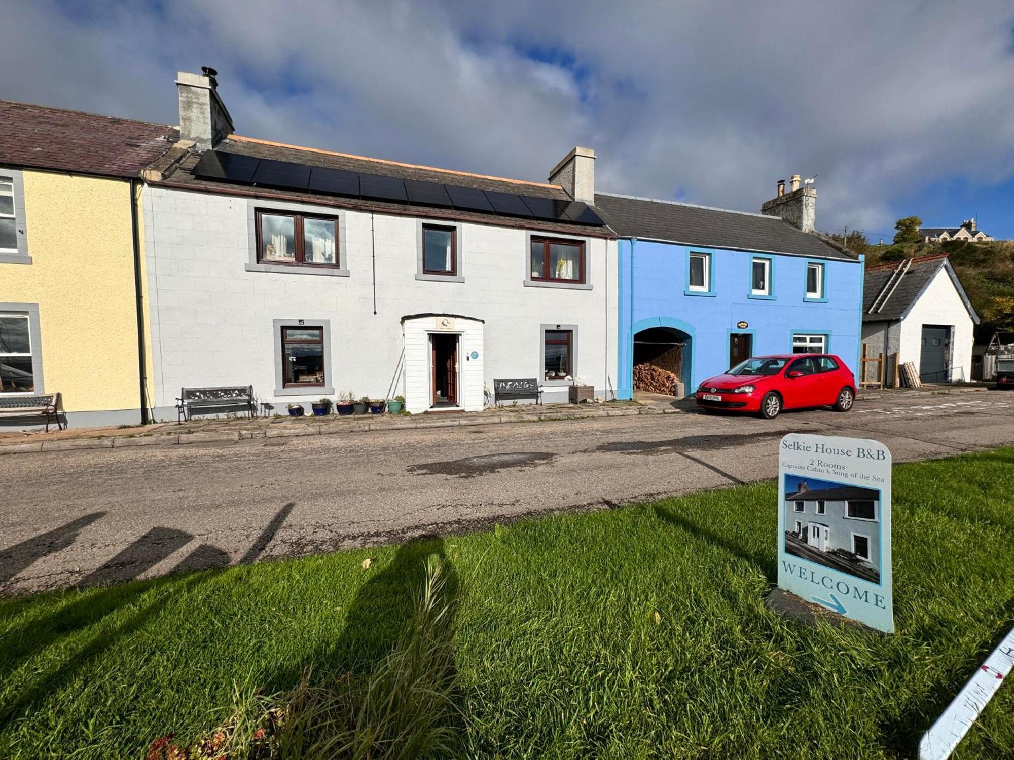 Sea Song, Selkie House Acomodação com café da manhã Helmsdale Exterior foto